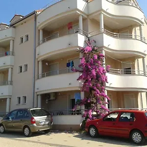 Angie Apartmán